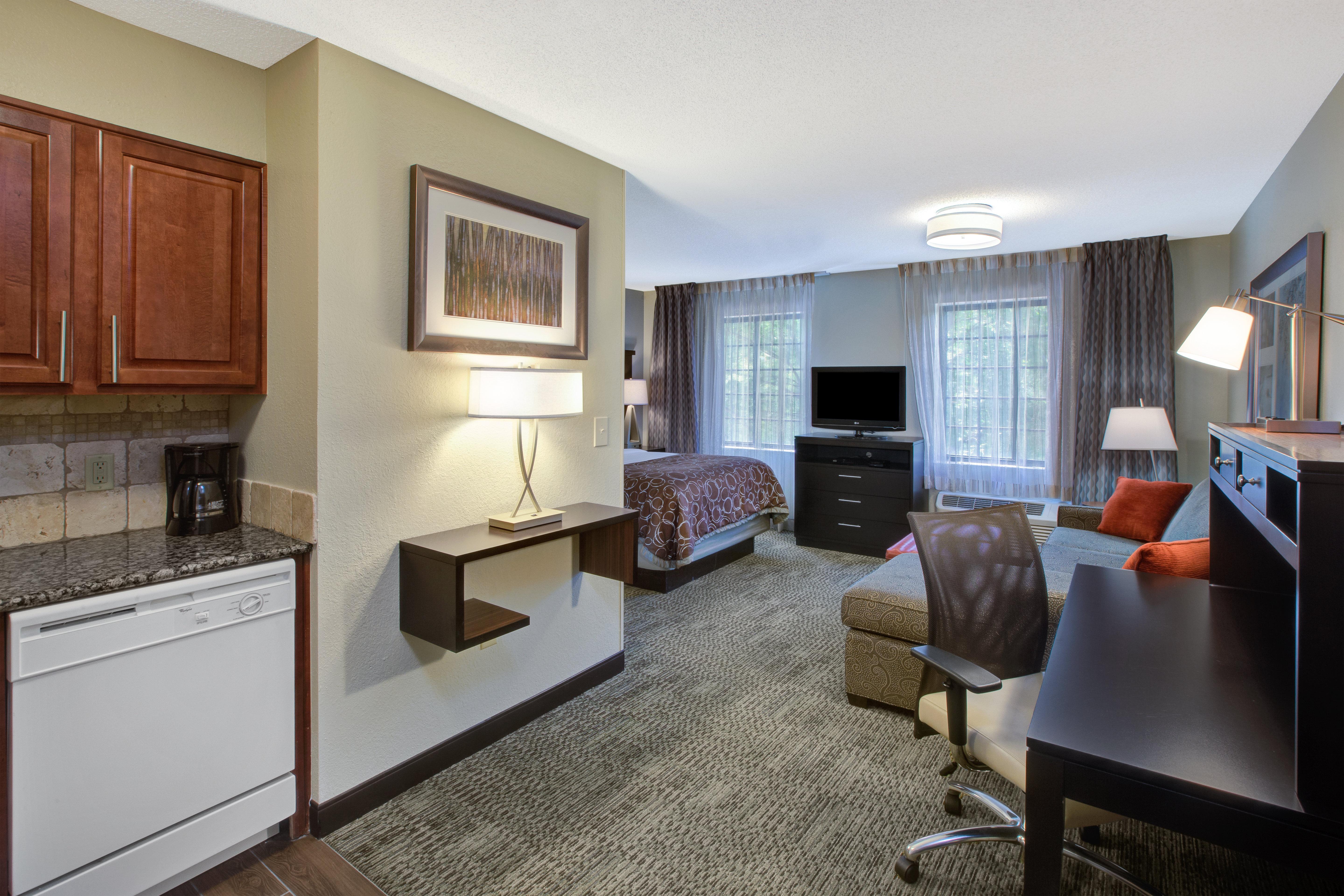 Staybridge Suites Louisville - East By Ihg Esterno foto