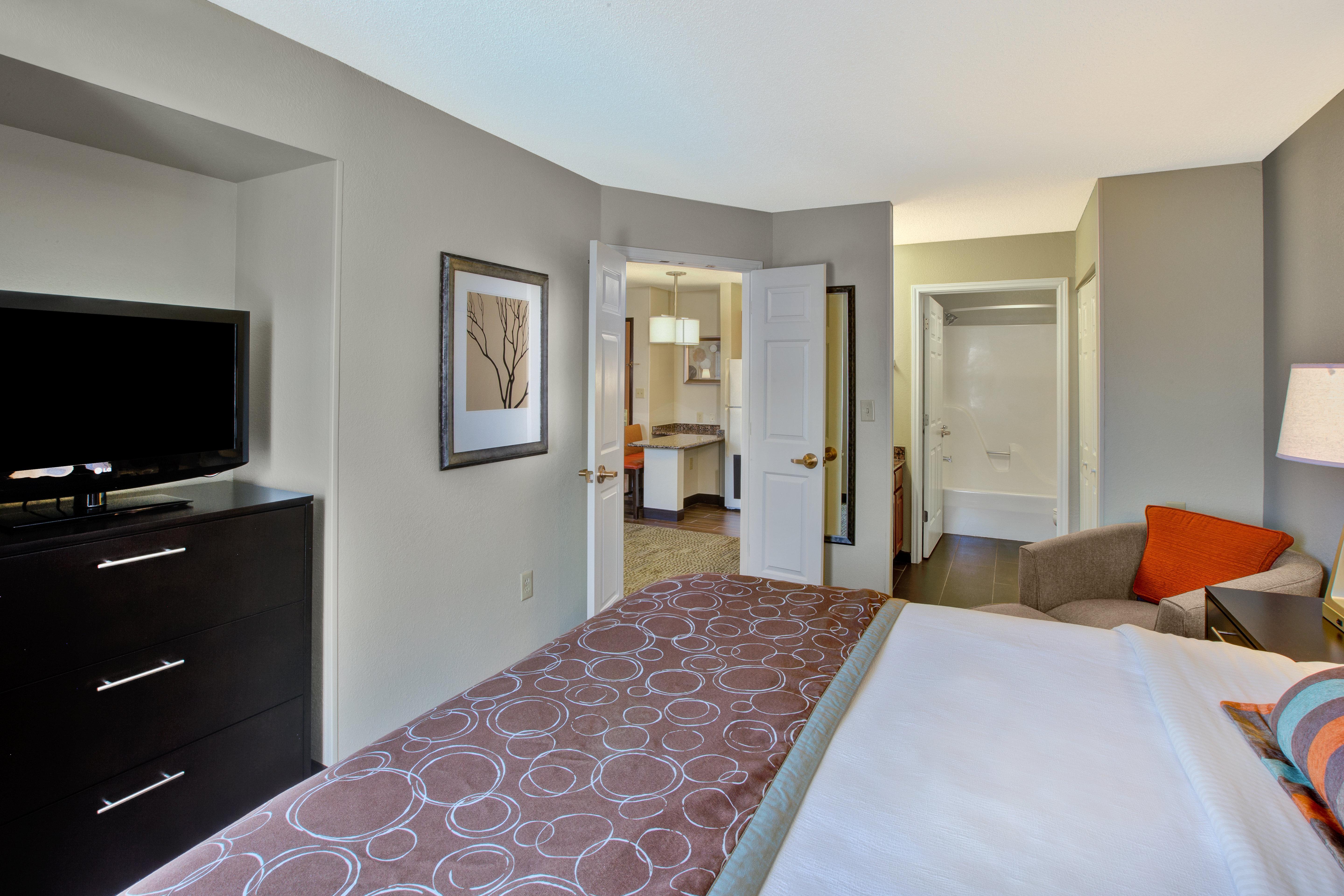 Staybridge Suites Louisville - East By Ihg Esterno foto