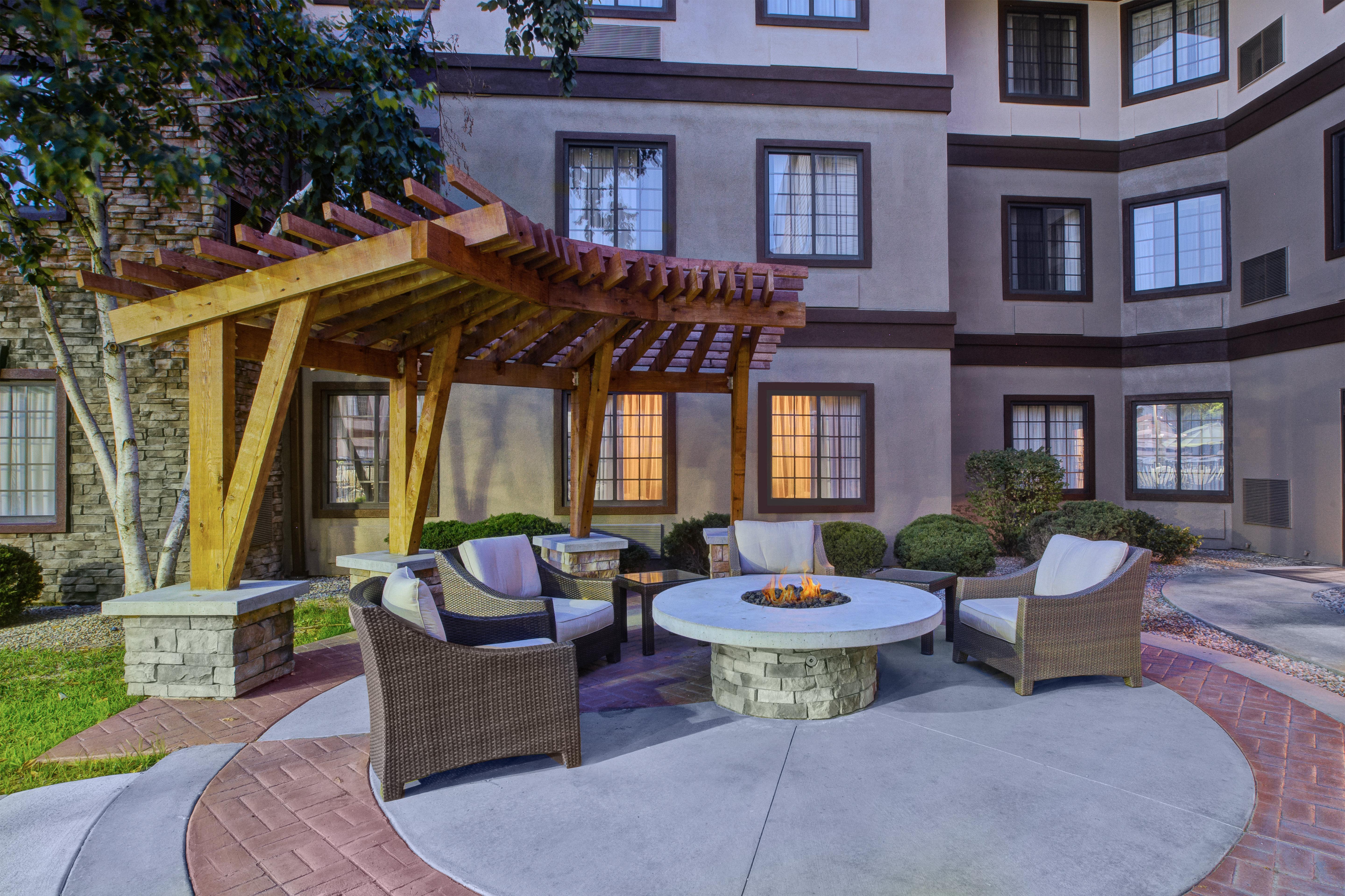 Staybridge Suites Louisville - East By Ihg Esterno foto