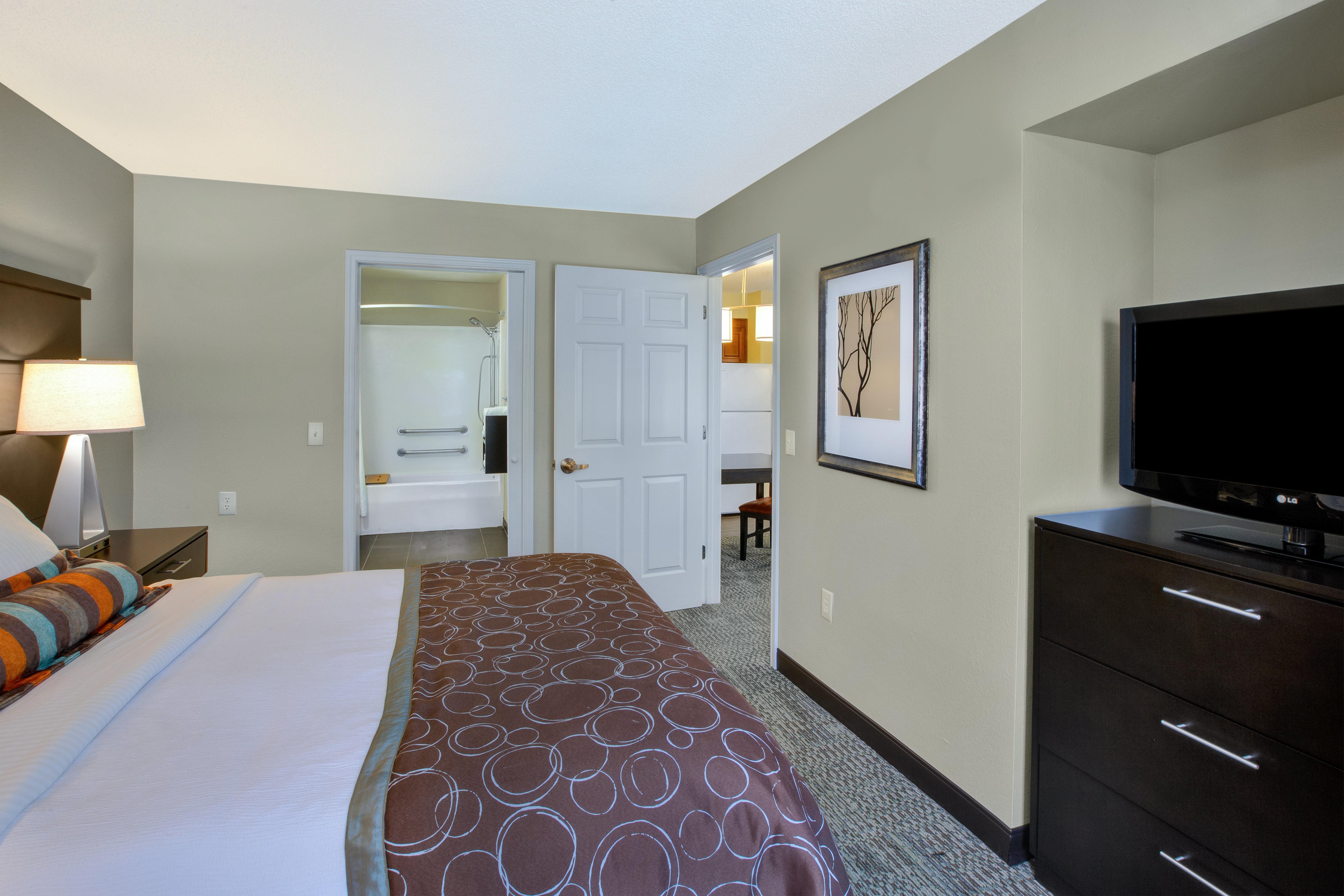 Staybridge Suites Louisville - East By Ihg Esterno foto