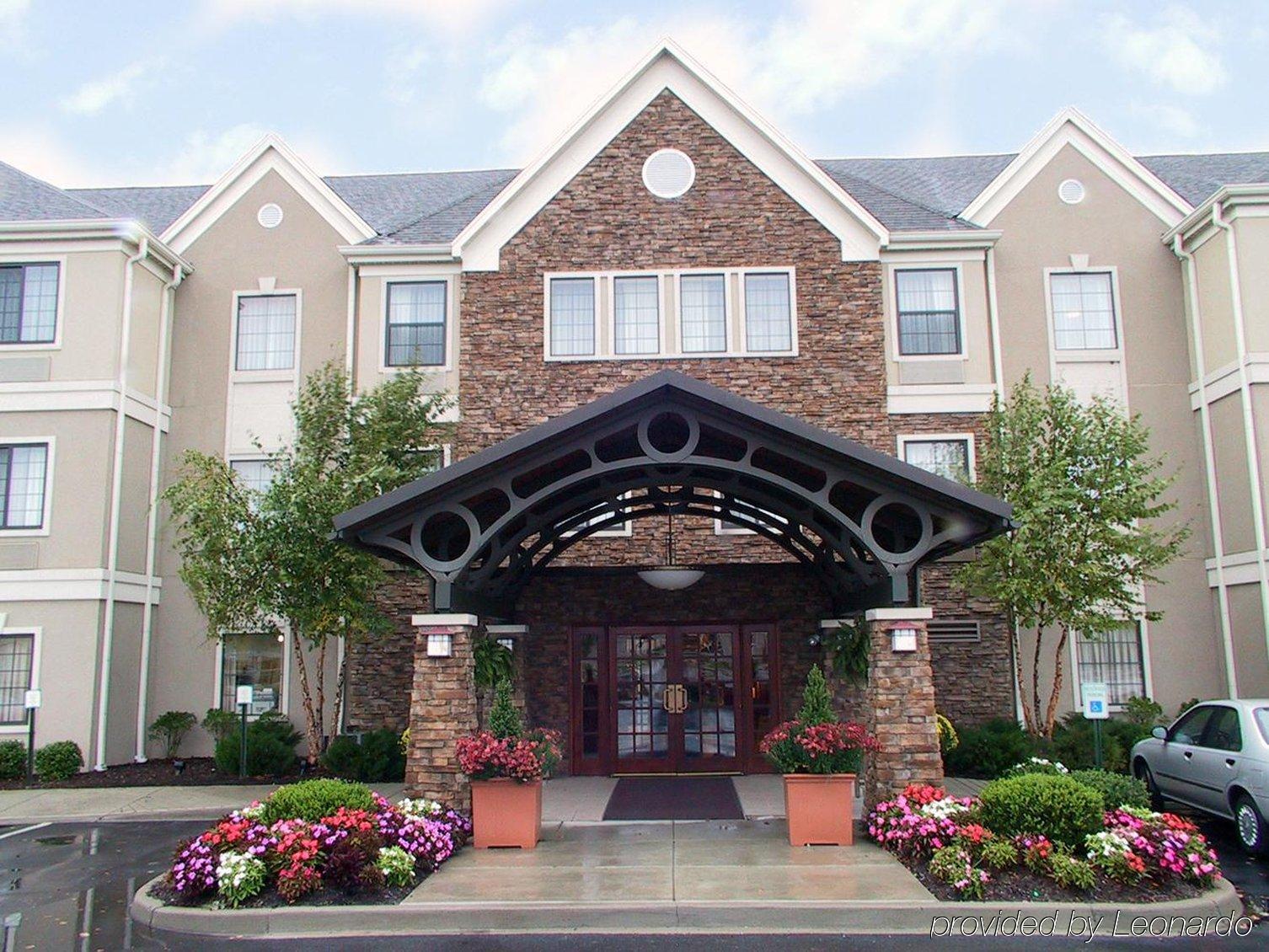 Staybridge Suites Louisville - East By Ihg Esterno foto