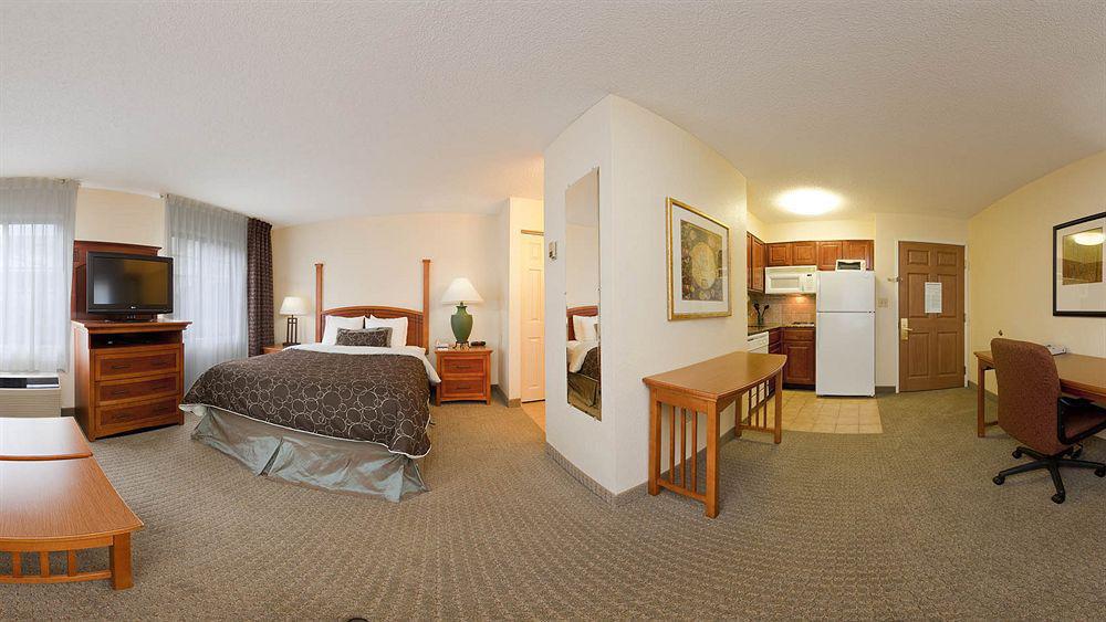 Staybridge Suites Louisville - East By Ihg Esterno foto